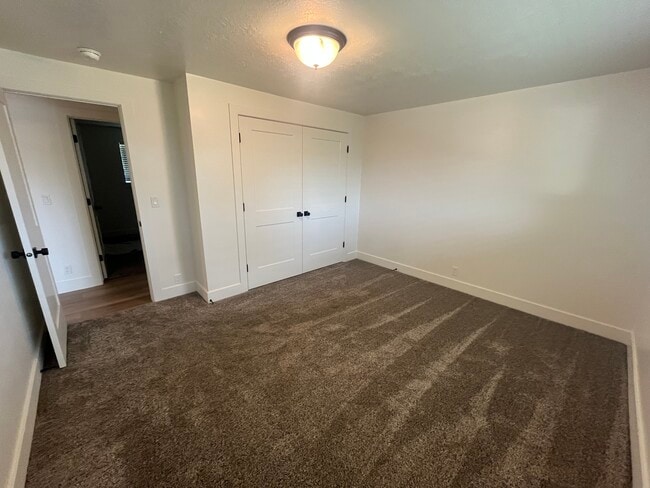Building Photo - 193 N 130 E