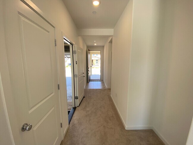 Foto del edificio - Brand New Build in Great Location and New ...