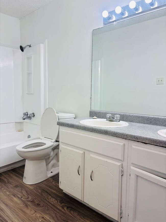 Interior Photo - Residences At The Overlook