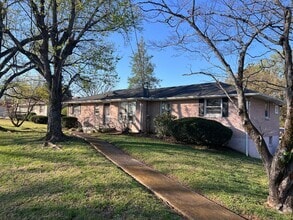 Building Photo - 728 Robert Burns Dr