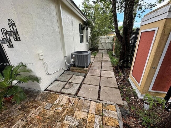 Foto del edificio - 4273 NE 10th Ct