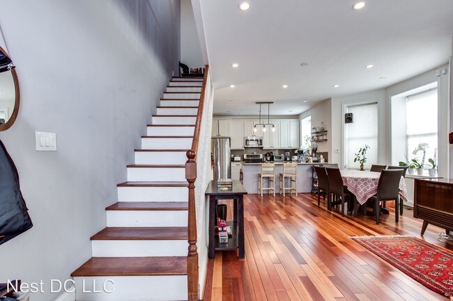 Foto del edificio - 2 br, 3 bath House - 301 R St NW Unit 1