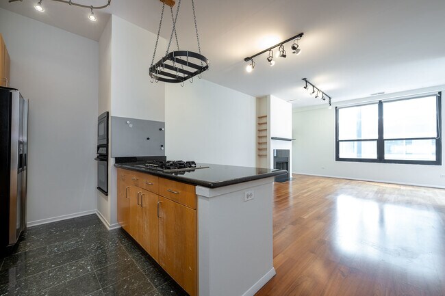 Building Photo - 130 S Canal St