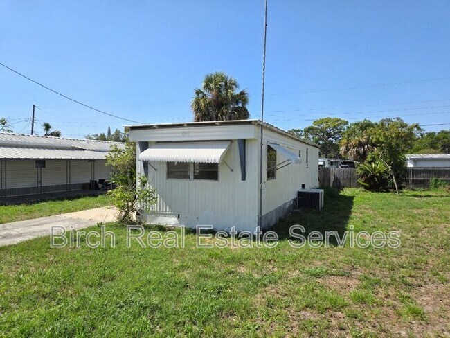 Foto del edificio - 7041 Lofty Dr