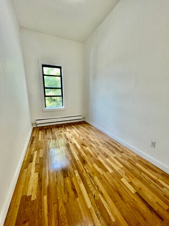 Building Photo - 268 Boerum St