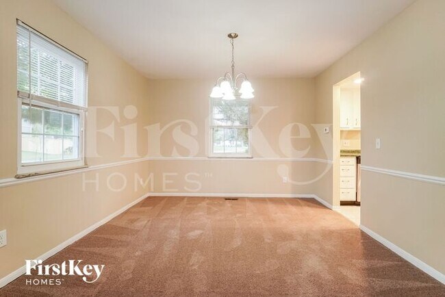 Foto del edificio - 6253 Rockland Drive