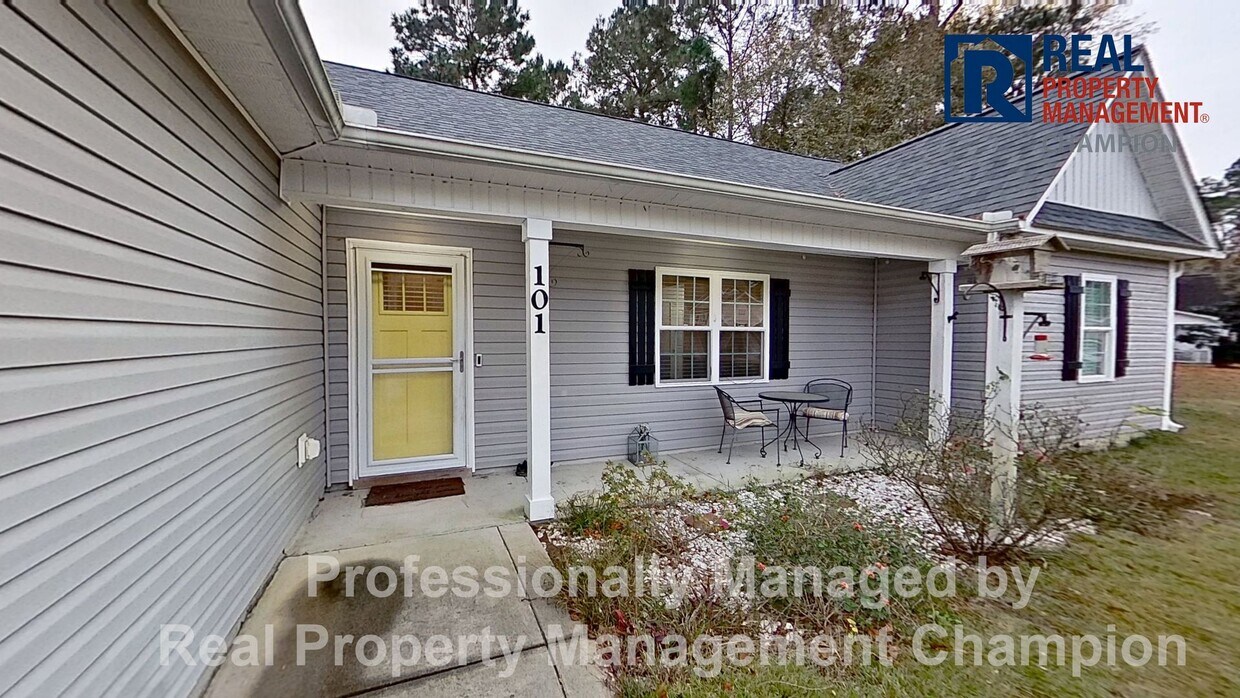 Foto principal - 3 BD/2 BA Home w/Split Bedrooms, Bonus Room, Fenced Yard & Attached Garage