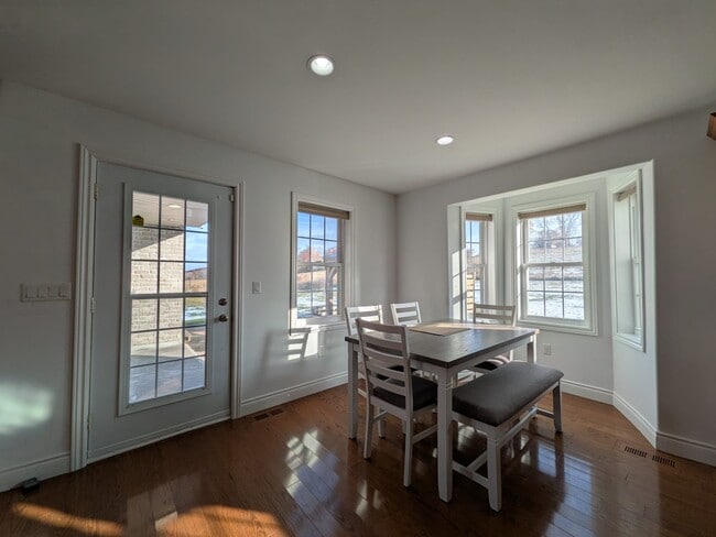 Building Photo - 130 River Dr