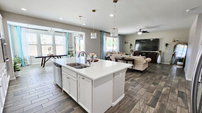 Photo - 34 W Megan St House