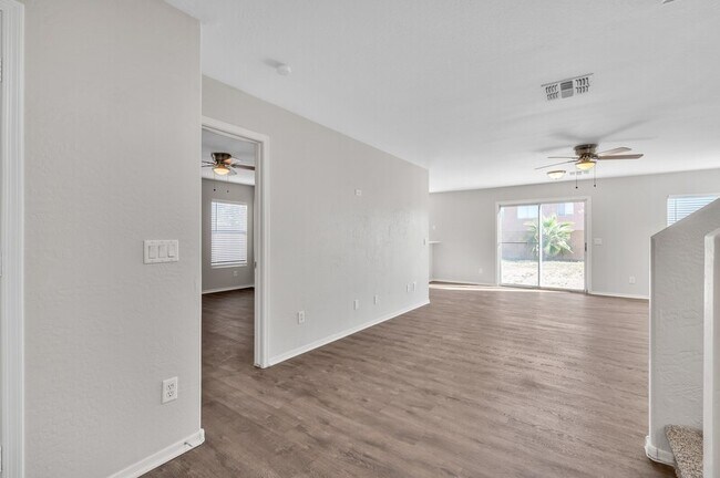 Building Photo - 11845 W Poinsettia Dr