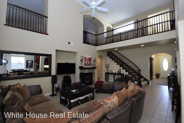 Building Photo - 5 br, 3.5 bath House - 264 E Wind Dr