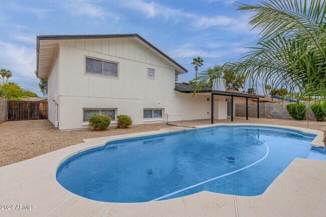 Foto del edificio - 4414 S Newberry Rd