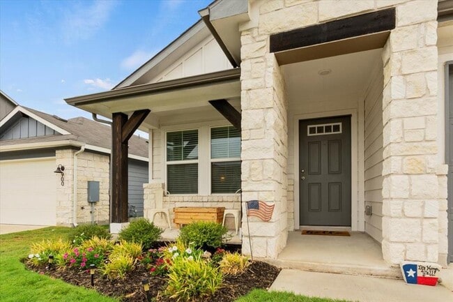 Building Photo - 808 Vineyard Falls Rd