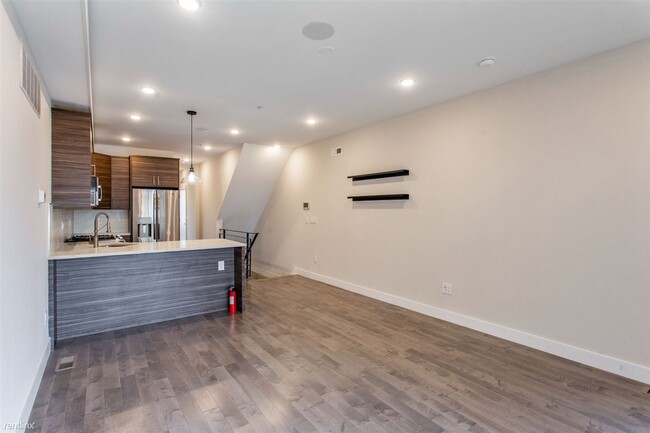 Building Photo - 3 br, 2 bath Duplex - 2647 FEDERAL ST Unit 1