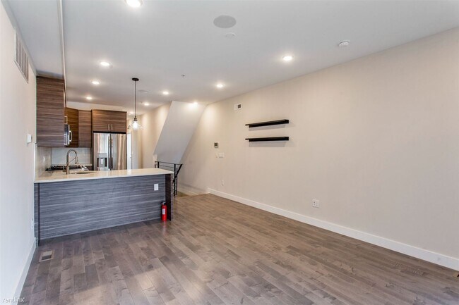 Foto del edificio - 3 br, 2 bath Duplex - 2647 FEDERAL ST Unit 1
