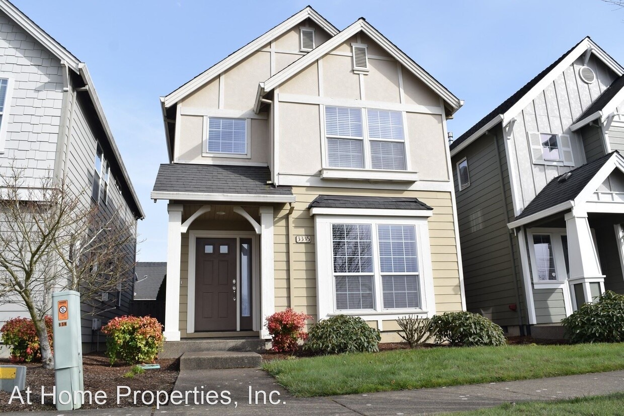 2 br, 2.5 bath House 3335 SE Midvale Drive House Rental in