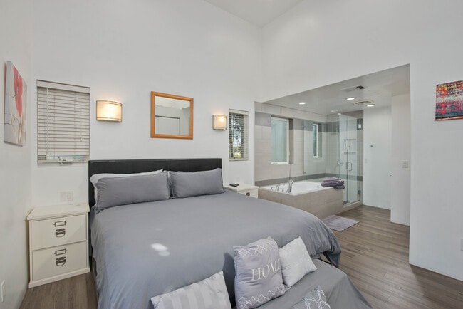 Master Bedroom - 809 Warren Ave