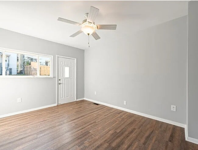 Foto del edificio - 815 Monongahela Ave