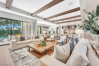 Building Photo - 556 17th Ave S