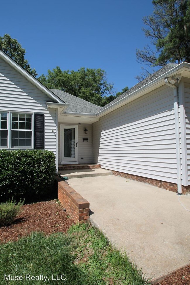 Building Photo - 3 br, 2 bath House - 106 W Elliott Street