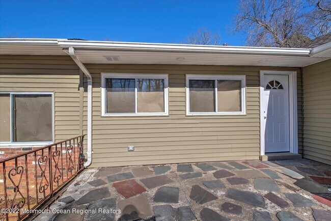 Building Photo - 192 W 5th St