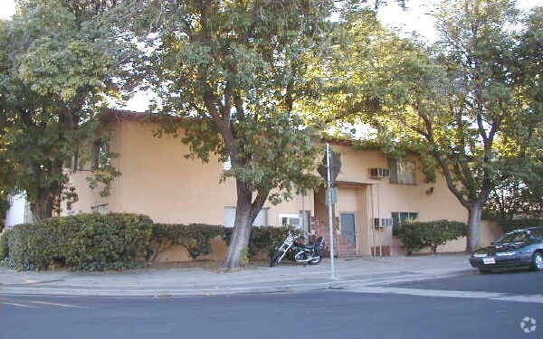 Foto del edificio - 2805 Broadmoor Ave