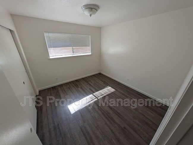 Foto del edificio - 1335 Topaz Way