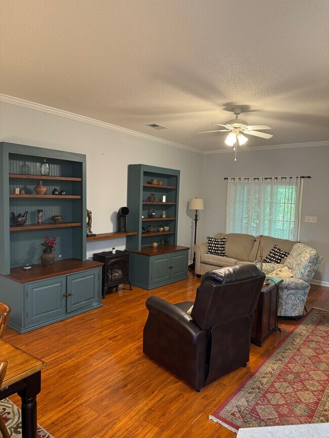 Foto del edificio - 100 Lazy Willow Ln