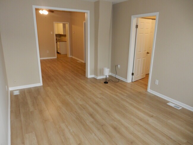 Building Photo - 3047 S Poplar Ave