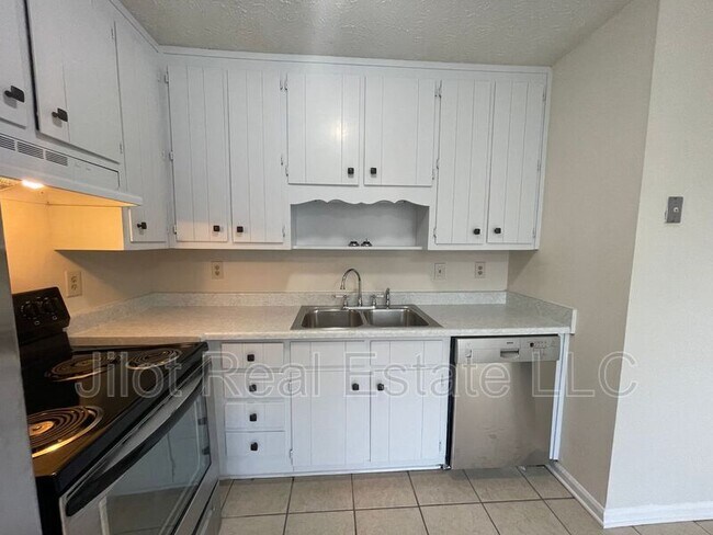 Building Photo - 5287 Ridge Forest Dr