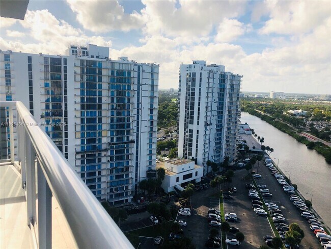 Foto del edificio - 20505 E Country Club Dr