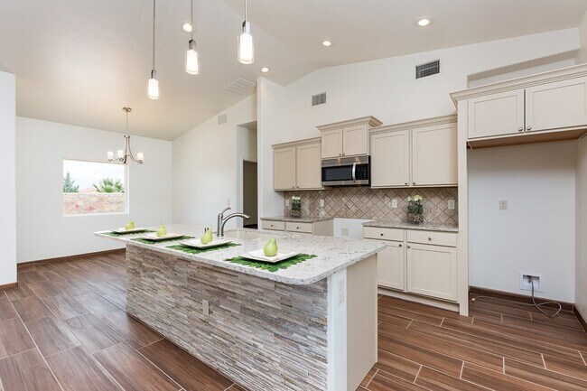 Building Photo - 4507 Mesa Central Dr
