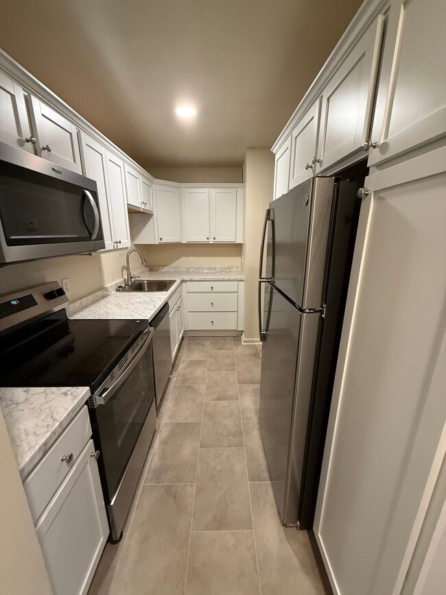 Building Photo - 586 Franklin St