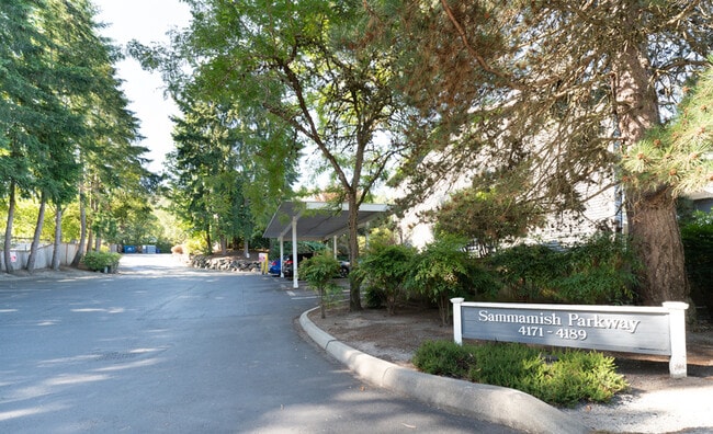 Building Photo - 4177 W Lake Sammamish Pkwy SE