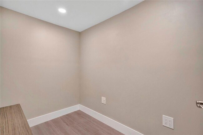 Foto del edificio - 3051 S Palm Aire Dr