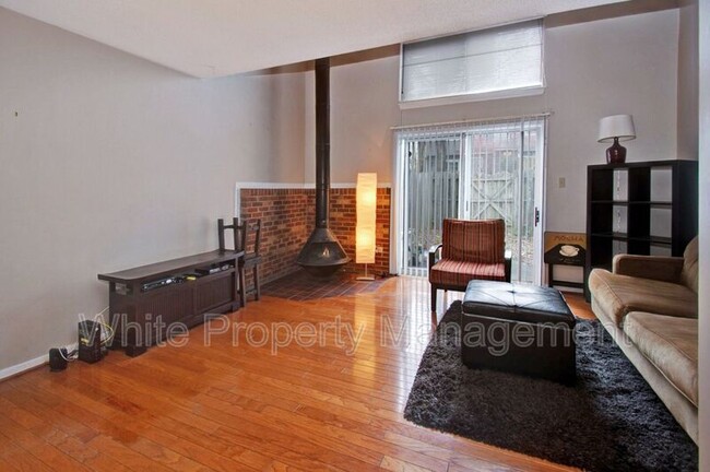 Foto del edificio - 3381 Heathstead Pl