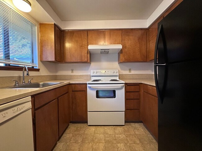 Foto del edificio - Charming 2 Bedroom Duplex with Spacious Yard in Gresham!