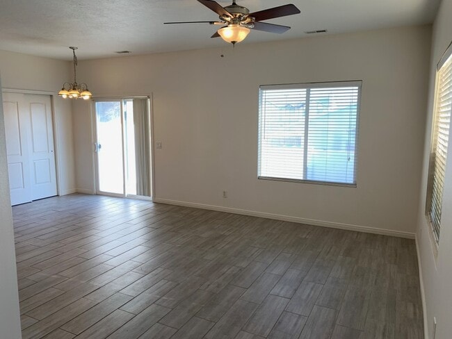 Building Photo - 2389 1515 W