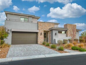 Building Photo - 2 Sugarberry Ln
