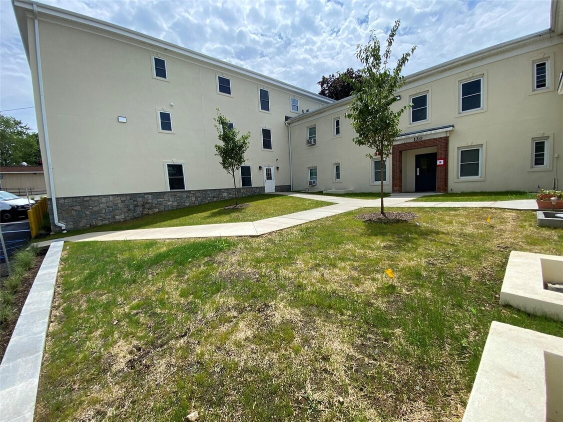Primary Photo - 120 E Central Ave