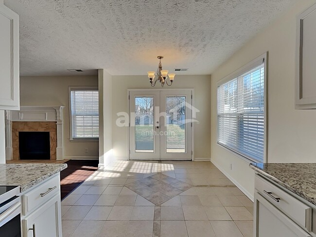 Building Photo - 651 Crescent Rd