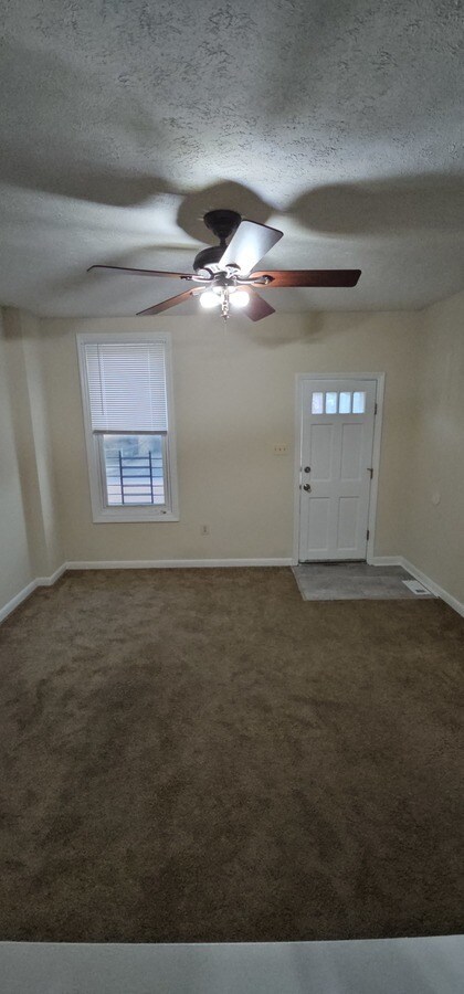 Building Photo - 1 Bed and Den