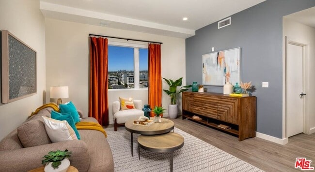 Foto del edificio - 10375 Washington Blvd