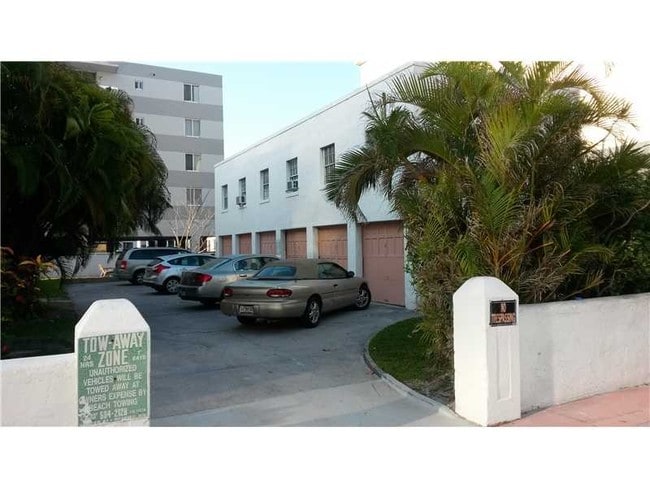 Building Photo - 3624 Collins Ave