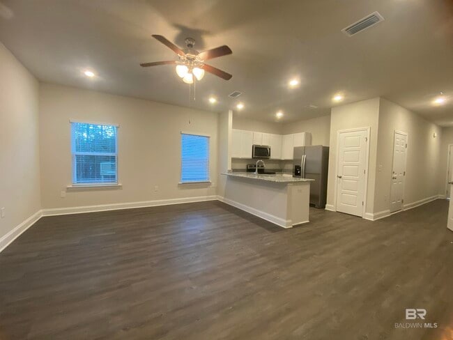 Building Photo - 6677 Spaniel Dr