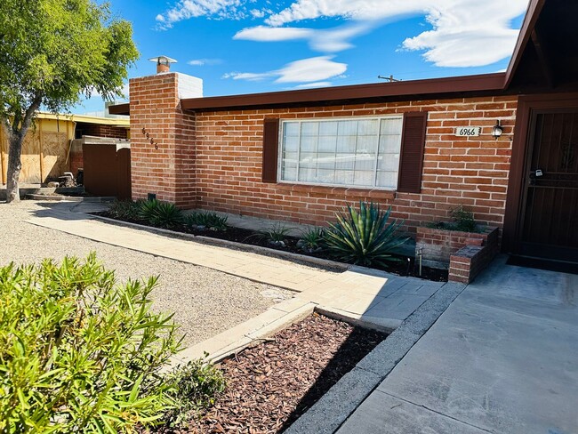 Building Photo - Charming Burnt Adobe Home in Tierra Del Sol