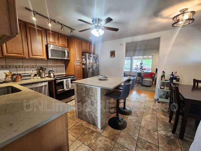 Foto del edificio - 945 N Paris St