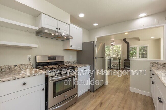 Foto del edificio - 4734 Essex Ct