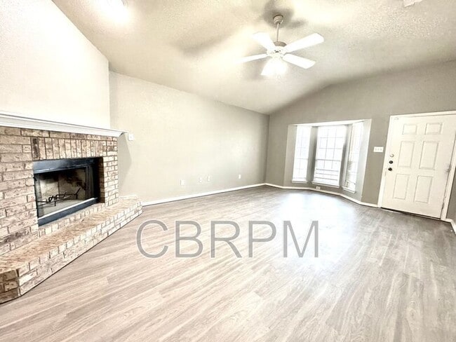 Building Photo - 3404 Oakridge Ave