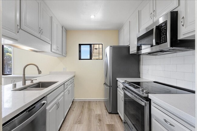 Photo - 2101 Shore Line Dr Apartment